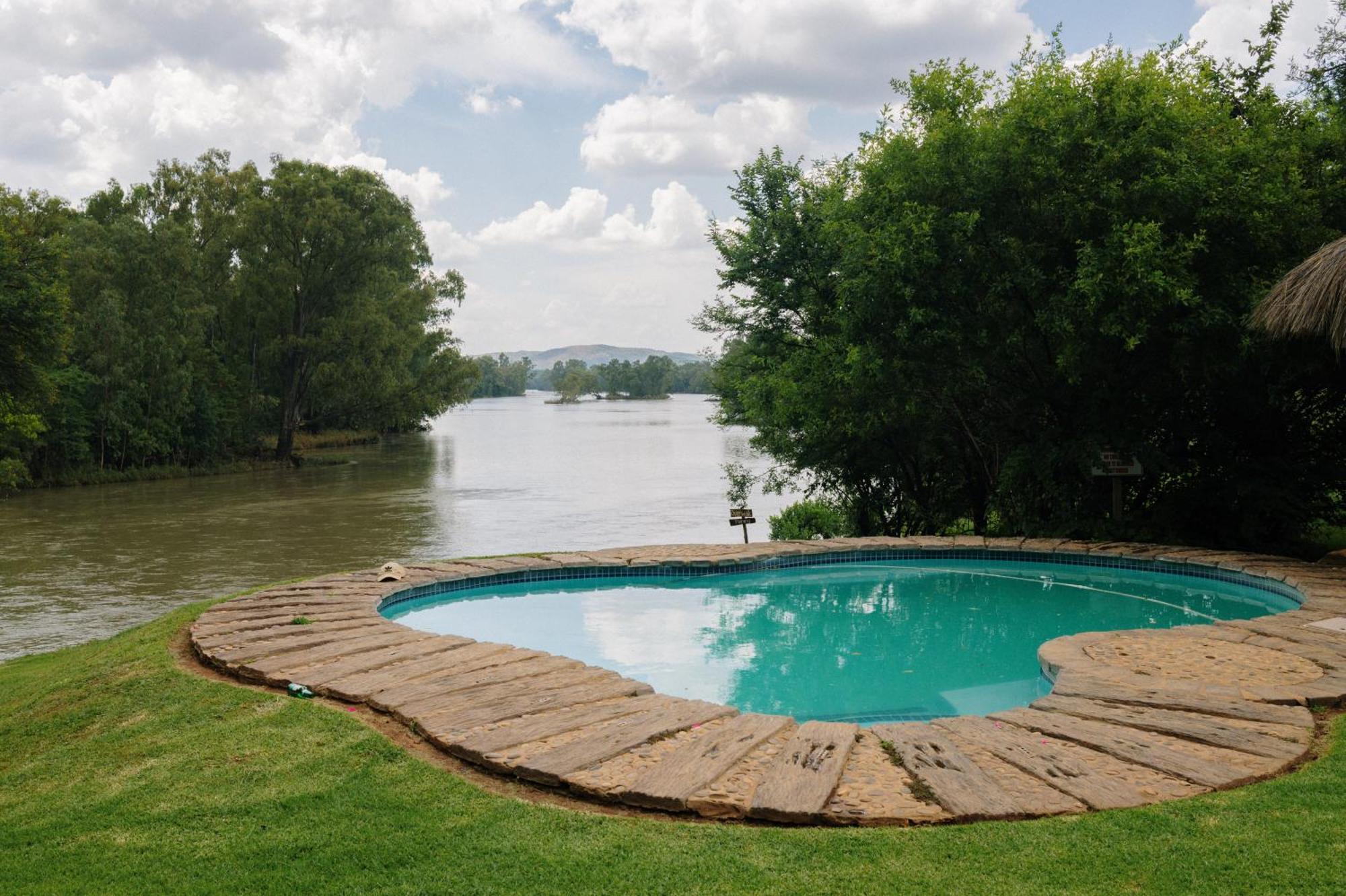 פריס Breathe River Retreat מראה חיצוני תמונה